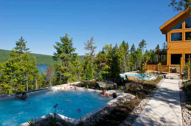 Saint Alexis des Monts - Hotel Sacaomi Lodge Pool