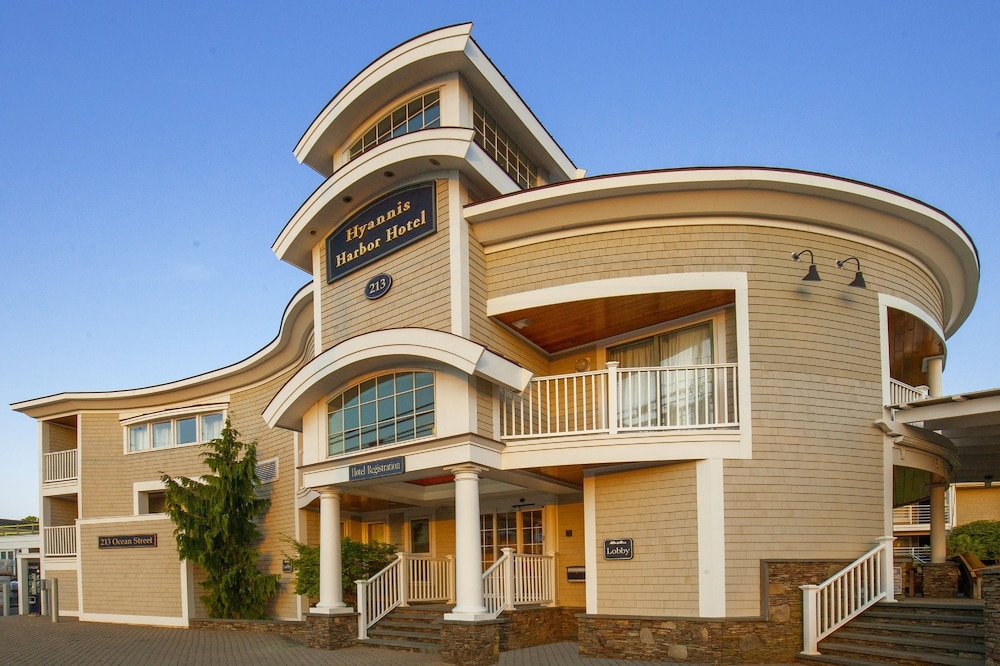 Cape Cod/Hyannis Harbor Hotel1