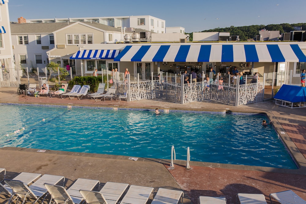 Cape Cod/Sea Crest Beach Hotel3