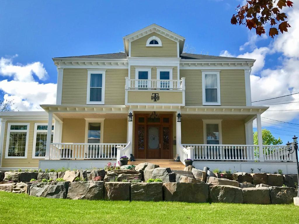 Wolfville - Tattingstone Inn 1