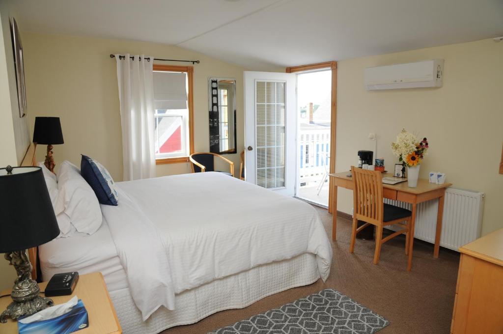 Lunenburg - Smugglers Cove Inn 2