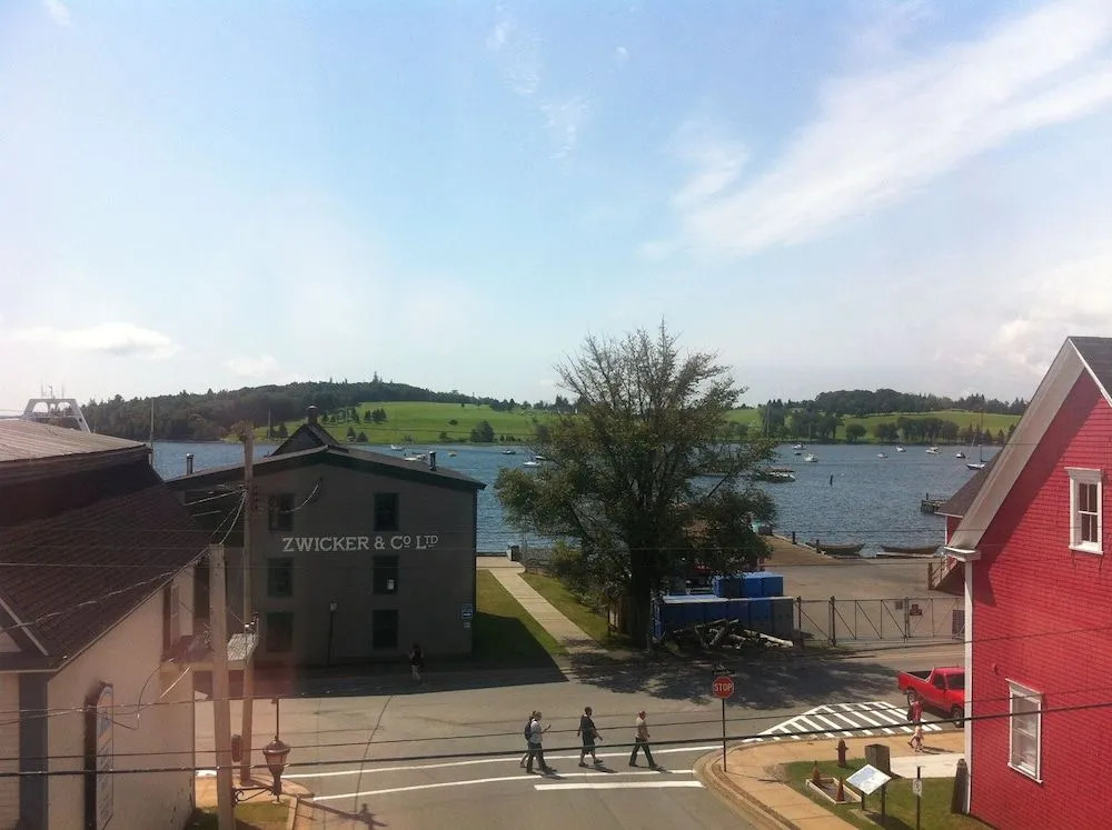 Lunenburg - Smugglers Cove Inn 3