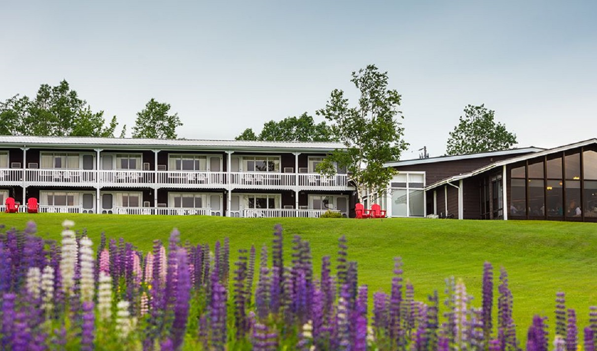 Baddeck - Silver Dart Lodge & Macneil House - außen 4