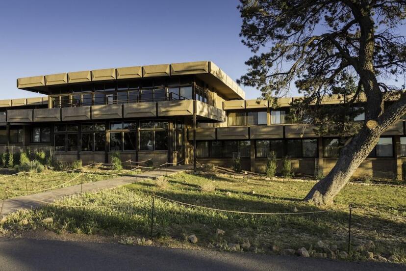 Grand Canyon - Kachina Lodge außen