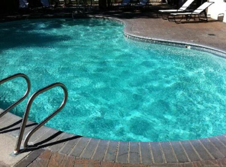 Mammoth Lakes - Mountin Inn pool