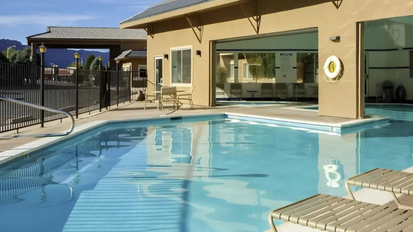 Moab - Valley Inn Pool