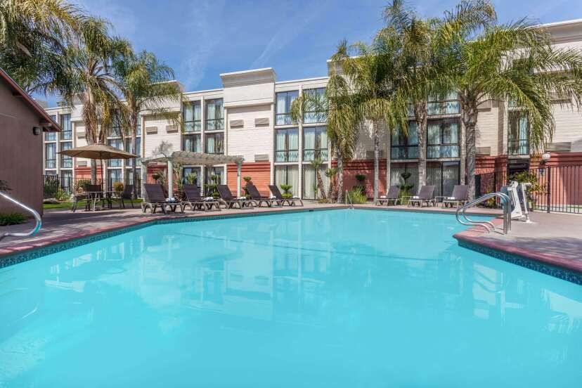 Seqouia NP - Wyndham Visalia Pool
