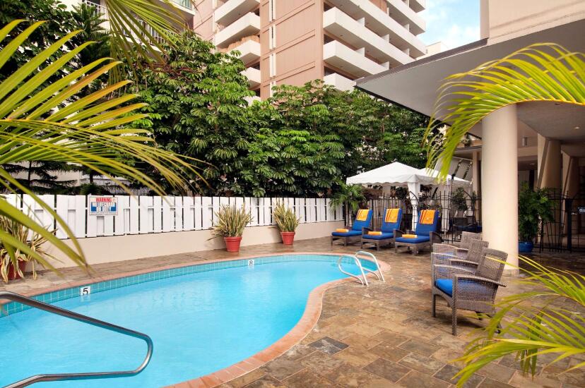 Oahu - Aqua Aloha Surf & Spa Pool