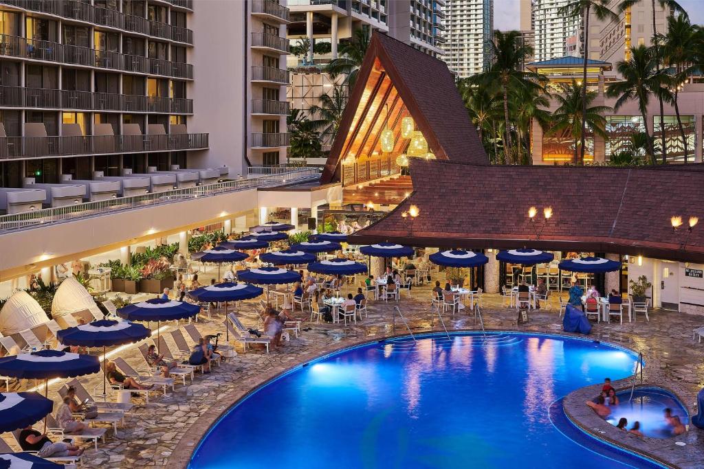 Oahu - Outrigger Reef Waikiki Beach Resort Pool