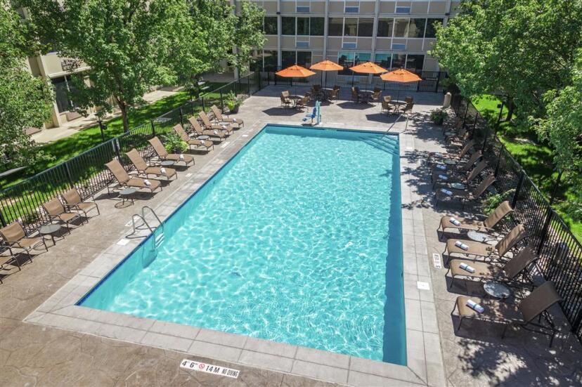 Denver - DoublTree by Hilton pool