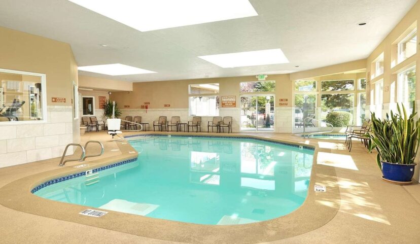 Salk Lake City - Crystal Inn Hotel & Suites West Valley Pool