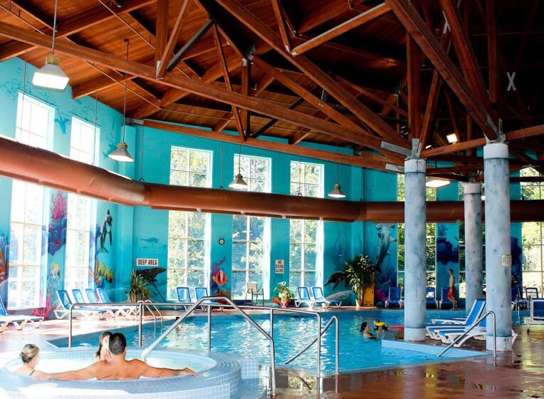 Huntsville - Deehurst Resort Pool