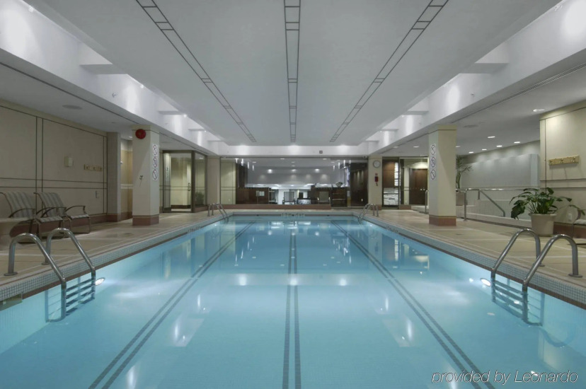 Montreal - Fairmont The Queen Elizabeth Pool 1
