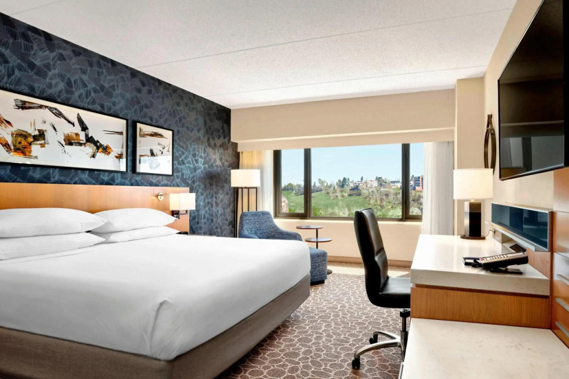 Calgary - Delta Hotels by Marriott Zimmer 1