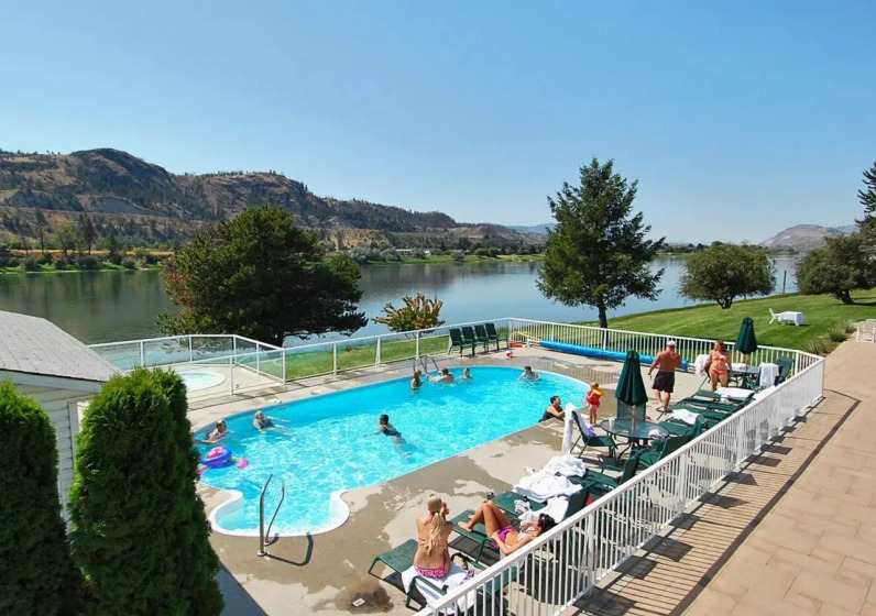 Kamloops - South Thompson Inn guest Ranch Pool