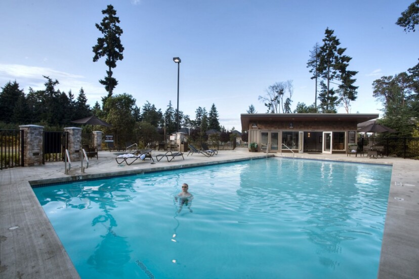 Parksville - Sunrise Ridge Waterfront pool