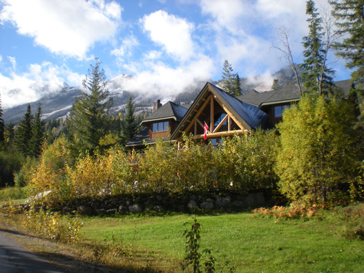 Tourweb-Fernweh-Angebote/Kanada/Hotels/YohoNP/VagabondLodge/Exterior2