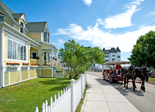 Tourweb-Fernweh-Angebote/USA/GreatLakes/MackinacStadt