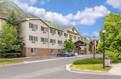 Glenwood-Springs/Quality-Inn-and-Suites-01