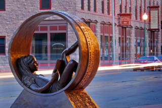 Tourweb-Fernweh-Angebote/USA/SiouxFalls/Skulptur