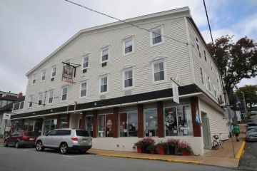 Lunenburg - Smugglers Cove Inn 1
