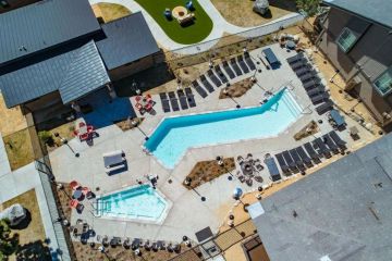 Mammoth Lakes - Outbound Mammoth pool