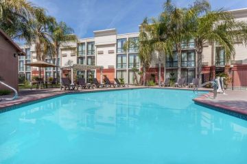 Seqouia NP - Wyndham Visalia Pool