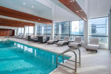 Edmonton - Sandnam Siganture Edmonton downtown Hotel Pool