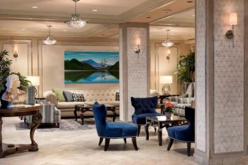 Victoria - Chateau Victoria Hotel and Suites Lobby