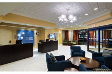 Boston/Holiday-Inn-Express-Hotel-and-Suites-01