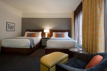 Portland/Hotel-Lucia-01